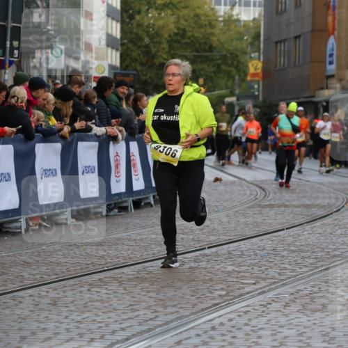 05.10.2025 - 20. swb-Marathon Bremen Strokosch-Dieckow http://msf.ph/oto/9264853 05.10.2025 11:07:35 Ziel 9306, 10585, 10650, 10749, 10776, 11584 meine-sportfotos.de