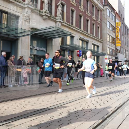 05.10.2025 - 20. swb-Marathon Bremen Strokosch-Dieckow http://msf.ph/oto/9264854 05.10.2025 11:04:24 Ziel 8111, 9394, 9532, 9610, 9623, 9750, 9765, 9771, 9812, 9813, 9866, 9915, 9927, 10278, 10422, 10451, 10485, 10531, 10532, 10557, 10674, 10684, 10771, 10869, 10891, 10956, 10964, 11035, 11196, 11315, 11372, 11427, 11542, 11546, 11615, 11636, 11704, 8111, 9394, 9532, 9610, 9623, 9750, 9765, 9771, 9812, 9813, 9866, 9915, 9927, 10278, 10422, 10451, 10485, 10531, 10532, 10557, 10674, 10684, 10771, 10869, 10891, 10956, 10964, 11035, 11196, 11315, 11372, 11427, 11542, 11546 meine-sportfotos.de