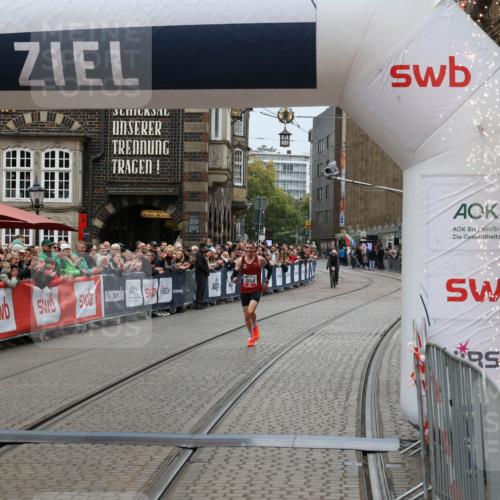 05.10.2025 - 20. swb-Marathon Bremen Yannick Fuchs http://msf.ph/oto/9264861 05.10.2025 12:06:32 Ziel 1040 meine-sportfotos.de