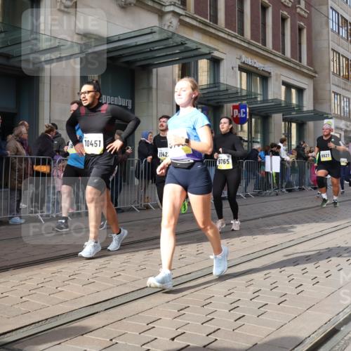 05.10.2025 - 20. swb-Marathon Bremen Strokosch-Dieckow http://msf.ph/oto/9264869 05.10.2025 11:04:25 Ziel 9394, 9530, 9532, 9623, 9750, 9765, 9771, 9812, 9813, 9866, 9915, 9927, 10422, 10451, 10485, 10531, 10532, 10557, 10674, 10684, 10771, 10869, 10891, 10956, 10964, 11035, 11196, 11315, 11372, 11427, 11542, 11546, 11559, 11615, 11636, 11704, 9394, 9530, 9532, 9623, 9750, 9765, 9771, 9812, 9813, 9866, 9915, 9927, 10422, 10451, 10485, 10531, 10532, 10557, 10674, 10684, 10771, 10869, 10891, 10956, 10964, 11035, 11196, 11315, 11372, 11427, 11542, 11546 meine-sportfotos.de