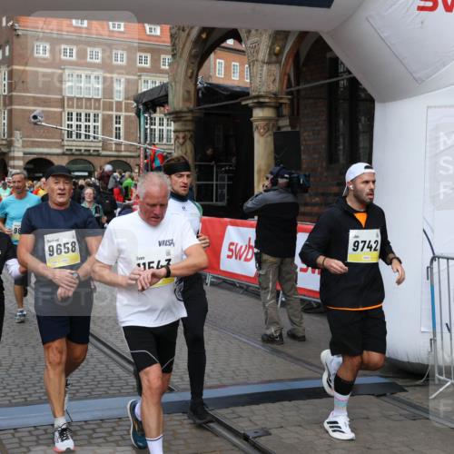 05.10.2025 - 20. swb-Marathon Bremen Yannick Fuchs http://msf.ph/oto/9264885 05.10.2025 10:50:53 Ziel 9230, 9251, 9277, 9658, 9715, 9742, 9832, 9888, 9969, 10043, 10279, 10479, 10689, 11062, 11451, 11543, 11661 meine-sportfotos.de