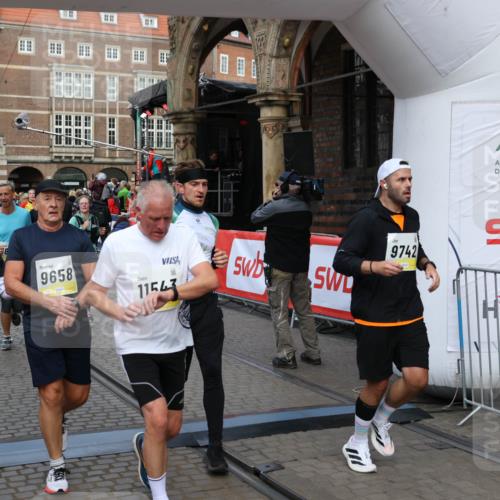 05.10.2025 - 20. swb-Marathon Bremen Yannick Fuchs http://msf.ph/oto/9264891 05.10.2025 10:50:53 Ziel 9230, 9251, 9277, 9658, 9715, 9742, 9832, 9888, 9969, 10043, 10279, 10479, 10689, 11062, 11451, 11543, 11661 meine-sportfotos.de