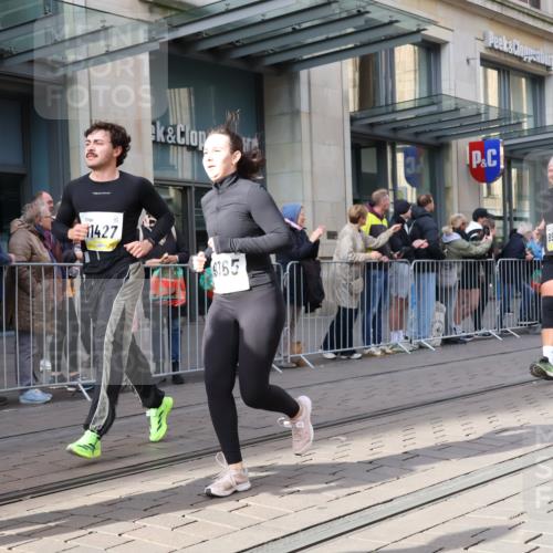 05.10.2025 - 20. swb-Marathon Bremen Strokosch-Dieckow http://msf.ph/oto/9264892 05.10.2025 11:04:26 Ziel 9220, 9394, 9530, 9532, 9623, 9750, 9765, 9771, 9812, 9813, 9866, 9915, 9927, 10422, 10451, 10485, 10531, 10532, 10557, 10674, 10684, 10771, 10869, 10891, 10964, 11035, 11180, 11196, 11315, 11372, 11427, 11542, 11546, 11559, 11615, 11636, 9220, 9394, 9530, 9532, 9623, 9750, 9765, 9771, 9812, 9813, 9866, 9915, 9927, 10422, 10451, 10485, 10531, 10532, 10557, 10674, 10684, 10771, 10869, 10891, 10964, 11035, 11180, 11196, 11315, 11372, 11427, 11542, 11546 meine-sportfotos.de