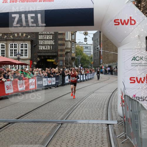 05.10.2025 - 20. swb-Marathon Bremen Yannick Fuchs http://msf.ph/oto/9264893 05.10.2025 12:06:32 Ziel 1040 meine-sportfotos.de