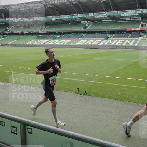 05.10.2025 - 20. swb-Marathon Bremen Michael Burmester http://msf.ph/oto/9264896 05.10.2025 12:13:02 Laufen im Stadion 529, 542, 600, 1113, 1437, 1509, 1771, 1948, 2116, 2159, 2292, 717, 2053 meine-sportfotos.de