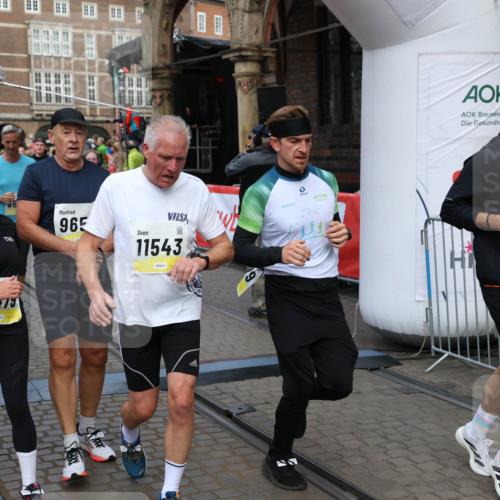 05.10.2025 - 20. swb-Marathon Bremen Yannick Fuchs http://msf.ph/oto/9264899 05.10.2025 10:50:54 Ziel 7733, 9230, 9251, 9277, 9658, 9715, 9742, 9832, 9888, 9969, 9975, 10043, 10224, 10279, 10479, 10689, 11451, 11543, 11661 meine-sportfotos.de