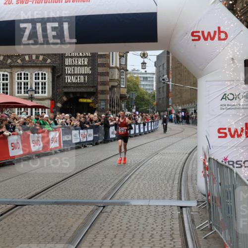 05.10.2025 - 20. swb-Marathon Bremen Yannick Fuchs http://msf.ph/oto/9264901 05.10.2025 12:06:32 Ziel 1040 meine-sportfotos.de