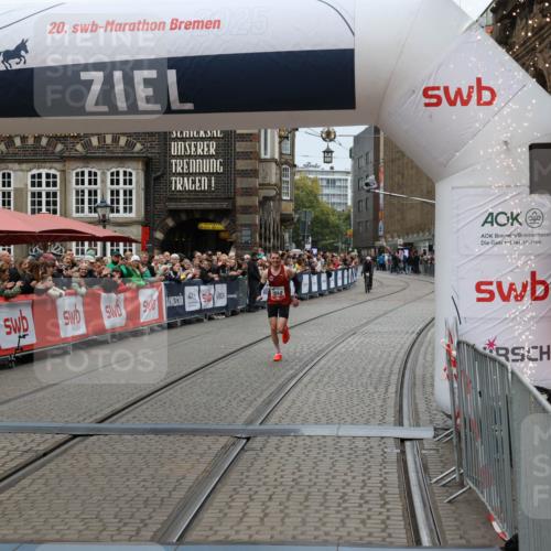 05.10.2025 - 20. swb-Marathon Bremen Yannick Fuchs http://msf.ph/oto/9264908 05.10.2025 12:06:32 Ziel 1040 meine-sportfotos.de