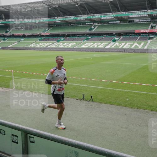 05.10.2025 - 20. swb-Marathon Bremen Michael Burmester http://msf.ph/oto/9264916 05.10.2025 12:13:03 Laufen im Stadion 529, 542, 600, 1113, 1437, 1509, 1771, 1948, 2116, 2159, 2292, 717, 2053 meine-sportfotos.de
