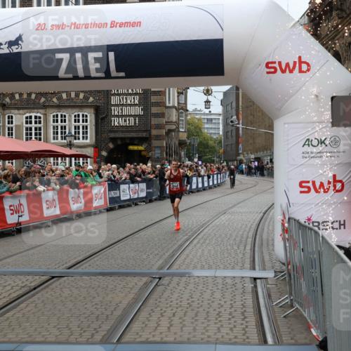 05.10.2025 - 20. swb-Marathon Bremen Yannick Fuchs http://msf.ph/oto/9264920 05.10.2025 12:06:32 Ziel 1040 meine-sportfotos.de
