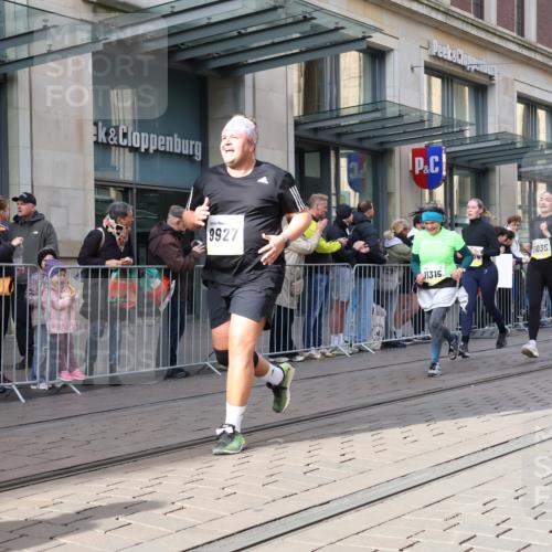 05.10.2025 - 20. swb-Marathon Bremen Strokosch-Dieckow http://msf.ph/oto/9264943 05.10.2025 11:04:27 Ziel 9220, 9530, 9532, 9623, 9750, 9765, 9771, 9812, 9813, 9866, 9915, 9927, 10422, 10451, 10485, 10532, 10557, 10674, 10684, 10771, 10869, 10891, 10964, 11035, 11180, 11196, 11315, 11372, 11427, 11478, 11542, 11546, 11559, 11615, 11636, 9220, 9530, 9532, 9623, 9750, 9765, 9771, 9812, 9813, 9866, 9915, 9927, 10422, 10451, 10485, 10532, 10557, 10674, 10684, 10771, 10869, 10891, 10964, 11035, 11180, 11196, 11315, 11372, 11427, 11478, 11542, 11546 meine-sportfotos.de