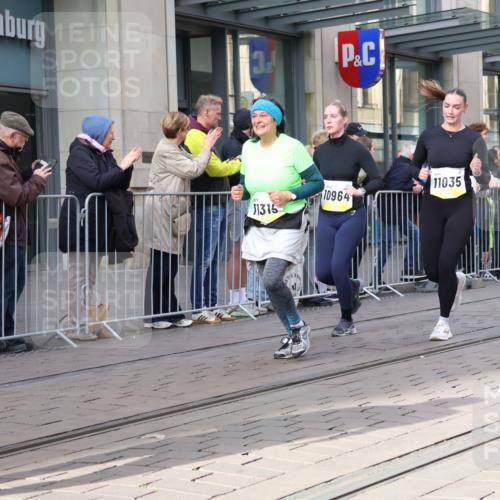 05.10.2025 - 20. swb-Marathon Bremen Strokosch-Dieckow http://msf.ph/oto/9264955 05.10.2025 11:04:27 Ziel 9220, 9530, 9532, 9623, 9750, 9765, 9771, 9812, 9813, 9866, 9915, 9927, 10422, 10451, 10485, 10532, 10557, 10674, 10684, 10771, 10869, 10891, 10964, 11035, 11180, 11196, 11315, 11372, 11427, 11478, 11542, 11546, 11559, 11615, 11636, 9220, 9530, 9532, 9623, 9750, 9765, 9771, 9812, 9813, 9866, 9915, 9927, 10422, 10451, 10485, 10532, 10557, 10674, 10684, 10771, 10869, 10891, 10964, 11035, 11180, 11196, 11315, 11372, 11427, 11478, 11542, 11546 meine-sportfotos.de