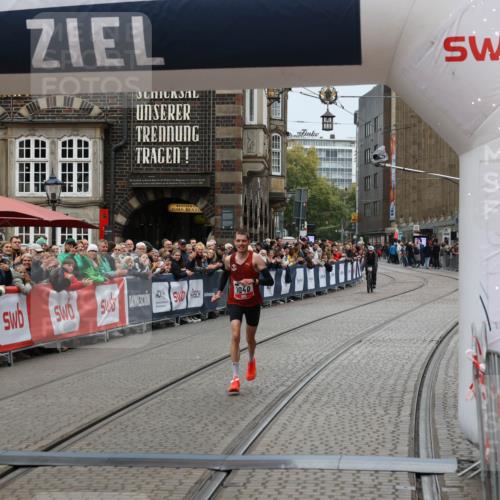 05.10.2025 - 20. swb-Marathon Bremen Yannick Fuchs http://msf.ph/oto/9264958 05.10.2025 12:06:33 Ziel 1040 meine-sportfotos.de