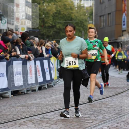 05.10.2025 - 20. swb-Marathon Bremen Strokosch-Dieckow http://msf.ph/oto/9264965 05.10.2025 11:07:41 Ziel 9306, 9615, 10550, 10650 meine-sportfotos.de
