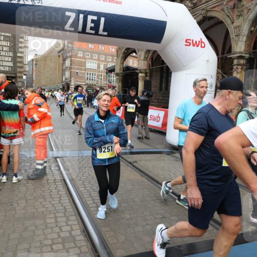 05.10.2025 - 20. swb-Marathon Bremen Yannick Fuchs http://msf.ph/oto/9264989 05.10.2025 10:50:56 Ziel 7733, 9230, 9251, 9277, 9658, 9715, 9742, 9832, 9888, 9966, 9969, 9975, 10043, 10224, 10279, 10479, 10689, 11451, 11543, 11661 meine-sportfotos.de