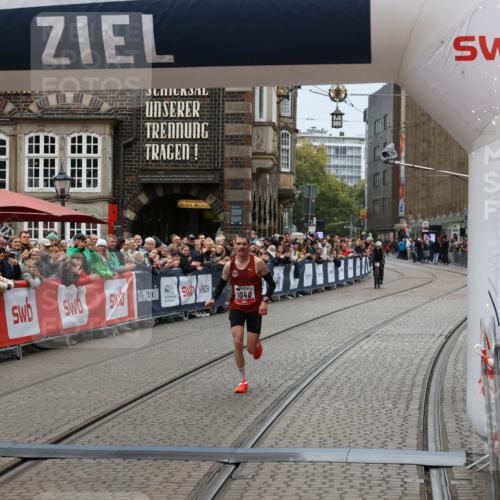 05.10.2025 - 20. swb-Marathon Bremen Yannick Fuchs http://msf.ph/oto/9264990 05.10.2025 12:06:33 Ziel 1040 meine-sportfotos.de
