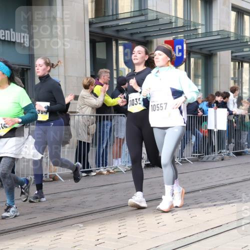 05.10.2025 - 20. swb-Marathon Bremen Strokosch-Dieckow http://msf.ph/oto/9264998 05.10.2025 11:04:28 Ziel 9220, 9409, 9530, 9532, 9623, 9750, 9765, 9771, 9812, 9813, 9866, 9915, 9927, 10422, 10451, 10485, 10532, 10557, 10674, 10684, 10771, 10869, 10891, 10964, 11035, 11090, 11180, 11196, 11315, 11372, 11427, 11478, 11542, 11546, 11559, 11615, 11636, 9220, 9409, 9530, 9532, 9623, 9750, 9765, 9771, 9812, 9813, 9866, 9915, 9927, 10422, 10451, 10485, 10532, 10557, 10674, 10684, 10771, 10869, 10891, 10964, 11035, 11090, 11180, 11196, 11315, 11372, 11427, 11478, 11542, 11546 meine-sportfotos.de