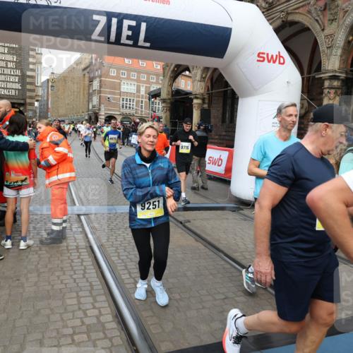 05.10.2025 - 20. swb-Marathon Bremen Yannick Fuchs http://msf.ph/oto/9265002 05.10.2025 10:50:56 Ziel 7733, 9230, 9251, 9277, 9658, 9715, 9742, 9832, 9888, 9966, 9969, 9975, 10043, 10224, 10279, 10479, 10689, 11451, 11543, 11661 meine-sportfotos.de