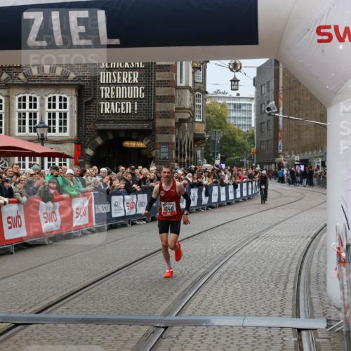 05.10.2025 - 20. swb-Marathon Bremen Yannick Fuchs http://msf.ph/oto/9265004 05.10.2025 12:06:33 Ziel 1040 meine-sportfotos.de