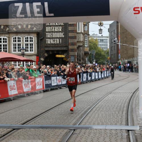 05.10.2025 - 20. swb-Marathon Bremen Yannick Fuchs http://msf.ph/oto/9265006 05.10.2025 12:06:33 Ziel 1040 meine-sportfotos.de