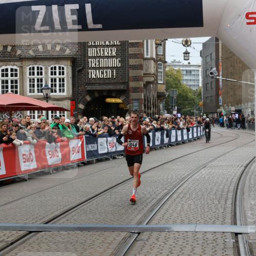 05.10.2025 - 20. swb-Marathon Bremen Yannick Fuchs http://msf.ph/oto/9265011 05.10.2025 12:06:33 Ziel 1040 meine-sportfotos.de