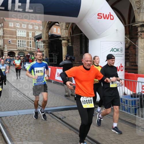 05.10.2025 - 20. swb-Marathon Bremen Yannick Fuchs http://msf.ph/oto/9265040 05.10.2025 10:50:57 Ziel 7733, 9230, 9251, 9277, 9658, 9715, 9742, 9832, 9888, 9966, 9969, 9975, 10043, 10224, 10279, 10479, 10689, 11220, 11543, 11661 meine-sportfotos.de