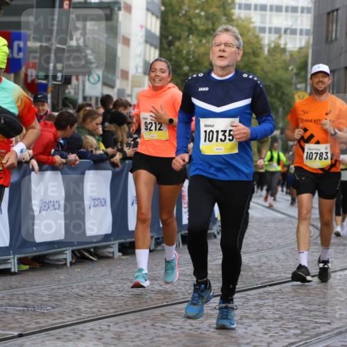05.10.2025 - 20. swb-Marathon Bremen Strokosch-Dieckow http://msf.ph/oto/9265043 05.10.2025 11:07:52 Ziel 8123, 9212, 10135, 10366, 10706, 10782, 10783 meine-sportfotos.de