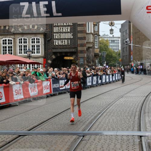 05.10.2025 - 20. swb-Marathon Bremen Yannick Fuchs http://msf.ph/oto/9265046 05.10.2025 12:06:34 Ziel 1040 meine-sportfotos.de