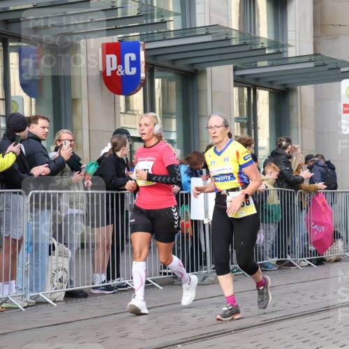 05.10.2025 - 20. swb-Marathon Bremen Strokosch-Dieckow http://msf.ph/oto/9265051 05.10.2025 11:04:30 Ziel 9220, 9409, 9530, 9532, 9623, 9660, 9750, 9765, 9771, 9812, 9813, 9866, 9915, 9927, 10422, 10451, 10485, 10532, 10557, 10684, 10771, 10891, 10964, 11035, 11090, 11180, 11315, 11372, 11427, 11478, 11546, 11559, 11615, 11636, 9220, 9409, 9530, 9532, 9623, 9660, 9750, 9765, 9771, 9812, 9813, 9866, 9915, 9927, 10422, 10451, 10485, 10532, 10557, 10684, 10771, 10891, 10964, 11035, 11090, 11180, 11315, 11372, 11427, 11478, 11546 meine-sportfotos.de