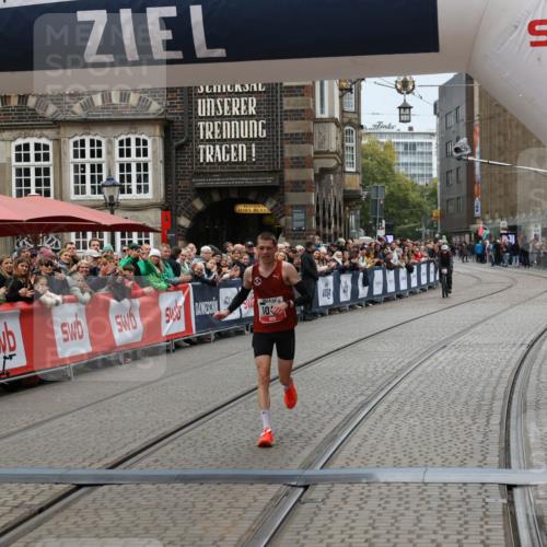 05.10.2025 - 20. swb-Marathon Bremen Yannick Fuchs http://msf.ph/oto/9265054 05.10.2025 12:06:34 Ziel 1040 meine-sportfotos.de