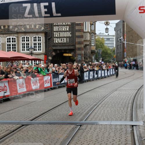 05.10.2025 - 20. swb-Marathon Bremen Yannick Fuchs http://msf.ph/oto/9265062 05.10.2025 12:06:34 Ziel 1040 meine-sportfotos.de