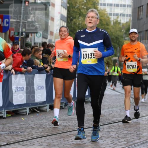 05.10.2025 - 20. swb-Marathon Bremen Strokosch-Dieckow http://msf.ph/oto/9265069 05.10.2025 11:07:53 Ziel 8123, 9212, 10135, 10365, 10366, 10706, 10782, 10783, 11677 meine-sportfotos.de