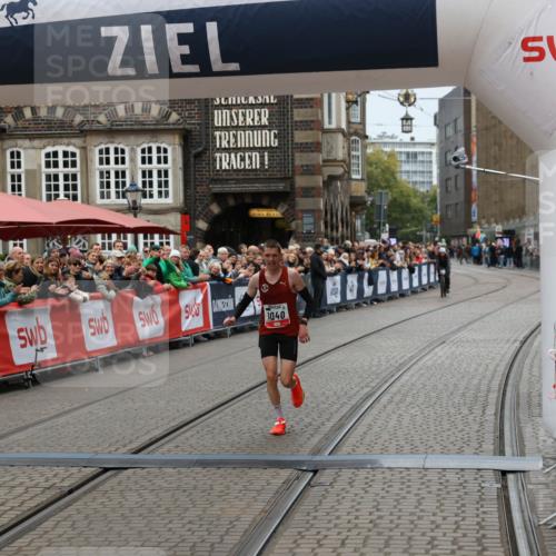 05.10.2025 - 20. swb-Marathon Bremen Yannick Fuchs http://msf.ph/oto/9265071 05.10.2025 12:06:34 Ziel 1040 meine-sportfotos.de