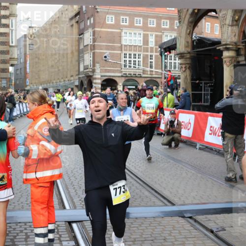 05.10.2025 - 20. swb-Marathon Bremen Yannick Fuchs http://msf.ph/oto/9265075 05.10.2025 10:50:58 Ziel 7733, 9251, 9277, 9399, 9658, 9715, 9742, 9888, 9966, 9969, 9975, 10043, 10224, 10279, 10479, 10689, 11220, 11311, 11543 meine-sportfotos.de