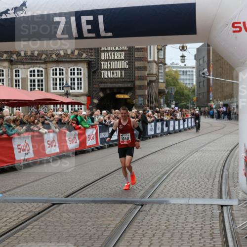 05.10.2025 - 20. swb-Marathon Bremen Yannick Fuchs http://msf.ph/oto/9265080 05.10.2025 12:06:34 Ziel 1040 meine-sportfotos.de