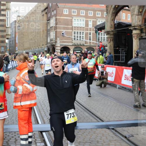 05.10.2025 - 20. swb-Marathon Bremen Yannick Fuchs http://msf.ph/oto/9265084 05.10.2025 10:50:59 Ziel 7733, 9251, 9277, 9399, 9658, 9715, 9742, 9888, 9966, 9975, 10029, 10224, 10227, 10279, 10479, 10689, 11220, 11311, 11543 meine-sportfotos.de