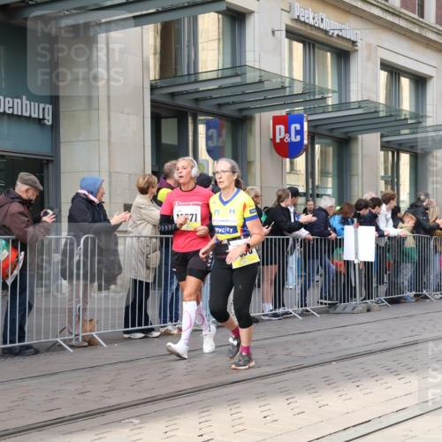 05.10.2025 - 20. swb-Marathon Bremen Strokosch-Dieckow http://msf.ph/oto/9265088 05.10.2025 11:04:31 Ziel 9220, 9409, 9530, 9532, 9623, 9660, 9750, 9765, 9771, 9812, 9813, 9866, 9927, 10422, 10451, 10532, 10557, 10684, 10771, 10891, 10964, 11035, 11090, 11180, 11315, 11372, 11427, 11478, 11546, 11559, 11615, 11636, 9220, 9409, 9530, 9532, 9623, 9660, 9750, 9765, 9771, 9812, 9813, 9866, 9927, 10422, 10451, 10532, 10557, 10684, 10771, 10891, 10964, 11035, 11090, 11180, 11315, 11372, 11427, 11478, 11546 meine-sportfotos.de