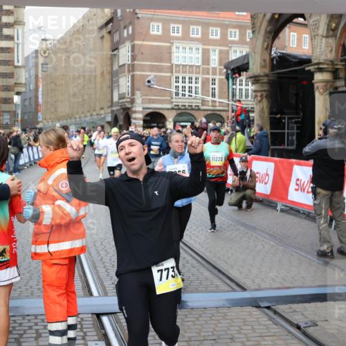05.10.2025 - 20. swb-Marathon Bremen Yannick Fuchs http://msf.ph/oto/9265096 05.10.2025 10:50:59 Ziel 7733, 9251, 9277, 9399, 9658, 9715, 9742, 9888, 9966, 9975, 10029, 10224, 10227, 10279, 10479, 10689, 11220, 11311, 11543 meine-sportfotos.de