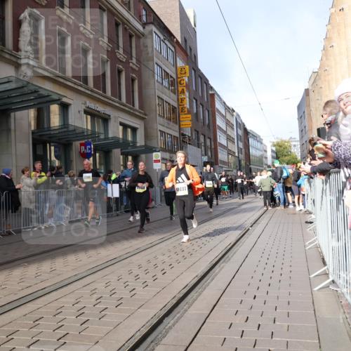 05.10.2025 - 20. swb-Marathon Bremen Strokosch-Dieckow http://msf.ph/oto/9265103 05.10.2025 11:04:35 Ziel 9220, 9409, 9530, 9532, 9642, 9660, 9765, 9812, 9813, 9866, 9927, 10422, 10451, 10557, 10684, 10771, 10891, 10964, 10965, 11035, 11090, 11121, 11171, 11180, 11315, 11372, 11412, 11427, 11478, 11546, 11559, 11615, 11636, 9220, 9409, 9530, 9532, 9642, 9660, 9765, 9812, 9813, 9866, 9927, 10422, 10451, 10557, 10684, 10771, 10891, 10964, 10965, 11035, 11090, 11121, 11171, 11180, 11315, 11372, 11412, 11427, 11478, 11546 meine-sportfotos.de