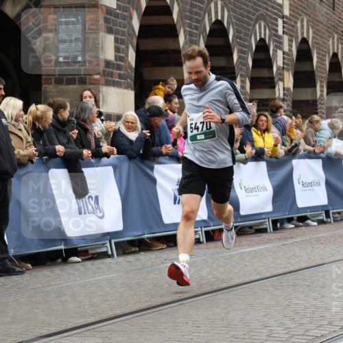 05.10.2025 - 20. swb-Marathon Bremen Strokosch-Dieckow http://msf.ph/oto/9265106 05.10.2025 12:58:59 Ziel 3435, 4664, 5470, 5495, 8053 meine-sportfotos.de