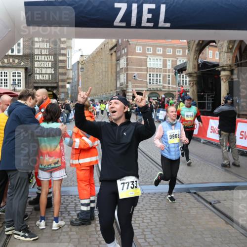 05.10.2025 - 20. swb-Marathon Bremen Yannick Fuchs http://msf.ph/oto/9265112 05.10.2025 10:50:59 Ziel 7733, 9251, 9277, 9399, 9658, 9715, 9742, 9888, 9966, 9975, 10029, 10224, 10227, 10279, 10479, 10689, 11220, 11311, 11543 meine-sportfotos.de