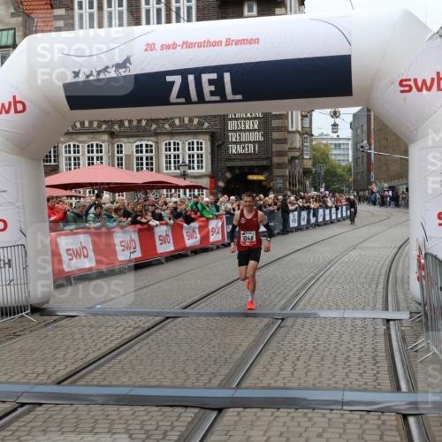 05.10.2025 - 20. swb-Marathon Bremen Yannick Fuchs http://msf.ph/oto/9265113 05.10.2025 12:06:34 Ziel 1040 meine-sportfotos.de