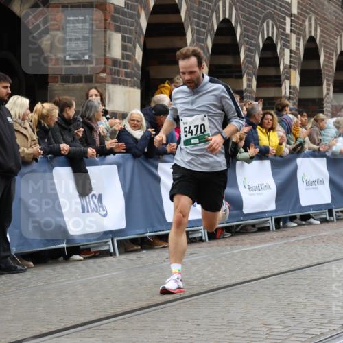 05.10.2025 - 20. swb-Marathon Bremen Strokosch-Dieckow http://msf.ph/oto/9265136 05.10.2025 12:58:59 Ziel 3435, 4664, 5470, 5495, 8053 meine-sportfotos.de
