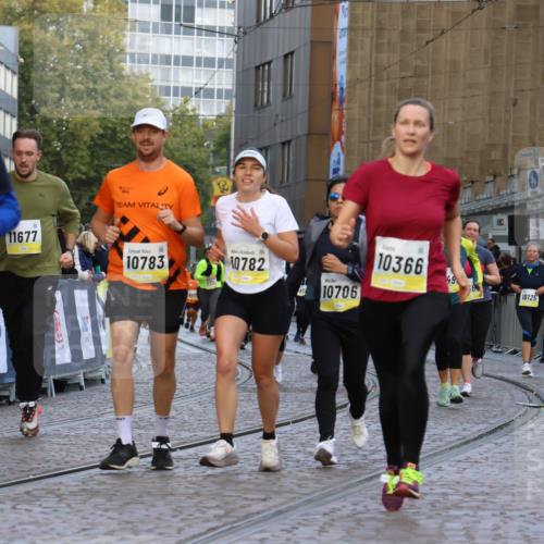 05.10.2025 - 20. swb-Marathon Bremen Strokosch-Dieckow http://msf.ph/oto/9265148 05.10.2025 11:07:54 Ziel 8123, 9212, 10135, 10365, 10366, 10706, 10782, 10783, 11677 meine-sportfotos.de