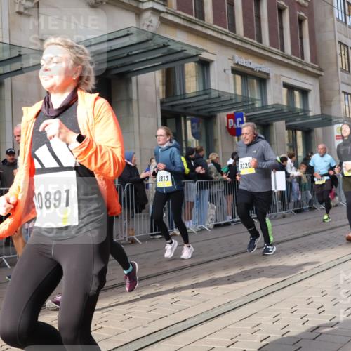 05.10.2025 - 20. swb-Marathon Bremen Strokosch-Dieckow http://msf.ph/oto/9265167 05.10.2025 11:04:37 Ziel 9220, 9409, 9530, 9532, 9642, 9660, 9668, 9812, 9813, 9866, 9927, 10557, 10684, 10771, 10891, 10964, 10965, 11016, 11035, 11090, 11121, 11171, 11180, 11315, 11372, 11412, 11427, 11478, 11559, 11615, 11636, 9220, 9409, 9530, 9532, 9642, 9660, 9668, 9812, 9813, 9866, 9927, 10557, 10684, 10771, 10891, 10964, 10965, 11016, 11035, 11090, 11121, 11171, 11180, 11315, 11372, 11412, 11427, 11478 meine-sportfotos.de