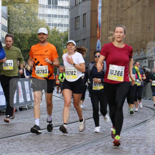 05.10.2025 - 20. swb-Marathon Bremen Strokosch-Dieckow http://msf.ph/oto/9265176 05.10.2025 11:07:54 Ziel 8123, 9212, 10135, 10365, 10366, 10706, 10782, 10783, 11677 meine-sportfotos.de