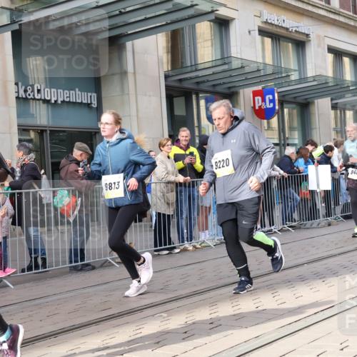 05.10.2025 - 20. swb-Marathon Bremen Strokosch-Dieckow http://msf.ph/oto/9265183 05.10.2025 11:04:37 Ziel 9220, 9409, 9530, 9532, 9642, 9660, 9668, 9812, 9813, 9866, 9927, 10557, 10684, 10771, 10891, 10964, 10965, 11016, 11035, 11090, 11121, 11171, 11180, 11315, 11372, 11412, 11427, 11478, 11559, 11615, 11636, 9220, 9409, 9530, 9532, 9642, 9660, 9668, 9812, 9813, 9866, 9927, 10557, 10684, 10771, 10891, 10964, 10965, 11016, 11035, 11090, 11121, 11171, 11180, 11315, 11372, 11412, 11427, 11478 meine-sportfotos.de