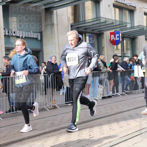05.10.2025 - 20. swb-Marathon Bremen Strokosch-Dieckow http://msf.ph/oto/9265194 05.10.2025 11:04:38 Ziel 9220, 9409, 9530, 9642, 9660, 9668, 9812, 9813, 9866, 9927, 10018, 10021, 10557, 10684, 10771, 10891, 10964, 10965, 11016, 11035, 11090, 11121, 11171, 11180, 11315, 11323, 11372, 11412, 11478, 11559, 11615, 11636, 9220, 9409, 9530, 9642, 9660, 9668, 9812, 9813, 9866, 9927, 10018, 10021, 10557, 10684, 10771, 10891, 10964, 10965, 11016, 11035, 11090, 11121, 11171, 11180, 11315, 11323, 11372, 11412, 11478 meine-sportfotos.de