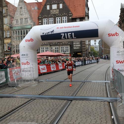 05.10.2025 - 20. swb-Marathon Bremen Yannick Fuchs http://msf.ph/oto/9265195 05.10.2025 12:06:35 Ziel 1040 meine-sportfotos.de