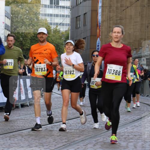 05.10.2025 - 20. swb-Marathon Bremen Strokosch-Dieckow http://msf.ph/oto/9265204 05.10.2025 11:07:54 Ziel 8123, 9212, 10135, 10365, 10366, 10706, 10782, 10783, 11677 meine-sportfotos.de